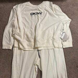 💜 3 for $10 DKNY Set